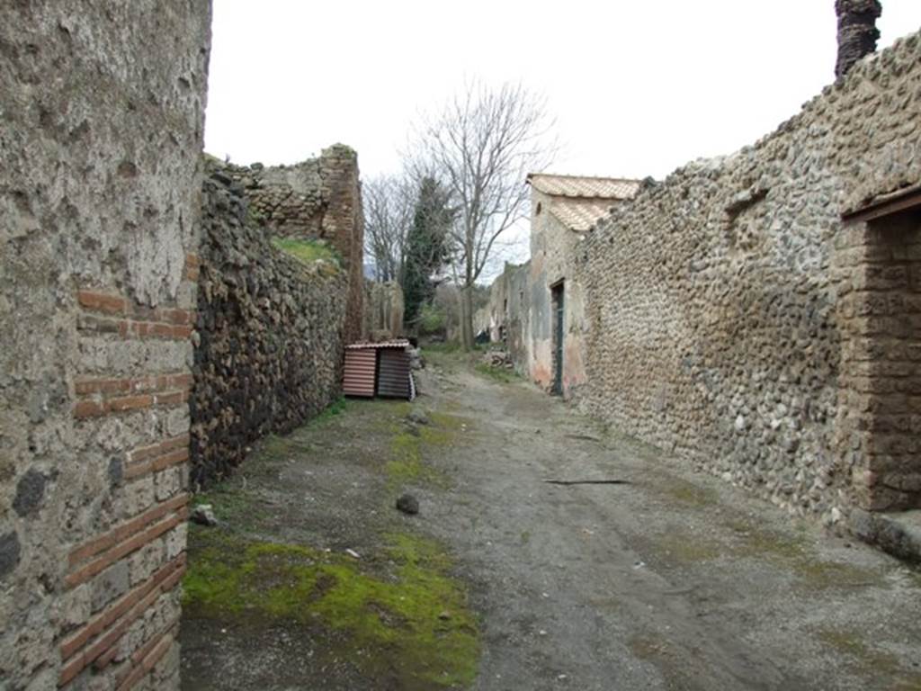 III.4.b Pompeii. March 2009.  External wall showing site of election graffiti between III.4.b and III.4.a. (on right side). These notices declared support for Paquius Proculus as duumvir, Epidius Sabinus and Trebius Valens as aediles.  One of these referred not only to the support of Cerialis but also to his wife Cassia.
According to Epigraphik-Datenbank Clauss/Slaby (See www.manfredclauss.de), these were -

A(ulum)  Trebium  Valentem  aed(ilem)  Cerialis 
Acratopinon  cum  Cassia  rog(at)      [CIL IV 7669]

Lollium 
Cerialis  fac(it)  aed(ilem)      [CIL IV 7670]

Paquium  IIvir(um)  o(ro)  f(aciatis)  Cerialis  rog(at)      [CIL IV 7671]

A(ulum)  Trebium  aed(ilem)  o(ro)  v(os)  f(aciatis)      [CIL IV 7672]

M(arcum)  Epidium  Sabinum 
/ 
aed(ilem)  o(ro) 
v(os)  f(aciatis)  c(ivem)  b(onum) 
Piranus  rog(at)                          [CIL IV 7674]

See Varone, A. and Stefani, G., 2009. Titulorum Pictorum Pompeianorum, Rome: L’erma di Bretschneider, (p.252-3 with photos)

