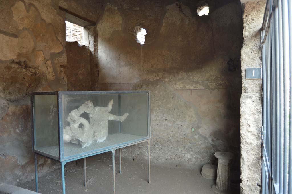 III.6.1 Pompeii. October 2017. Looking towards east wall of bar-room.
Foto Taylor Lauritsen, ERC Grant 681269 DÉCOR.
