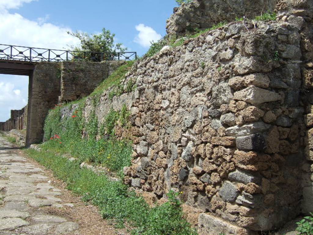 IV.1.a,  IV.1.b and IV.1.c Pompeii.  May 2006.  Sites of entrances.