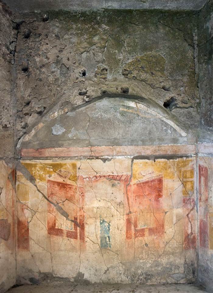 V.1.7 Pompeii. c.2005-7.  Room 7, north wall. Photo by Thomas Staub.
Photo courtesy of the Swedish Pompeii Project. 
