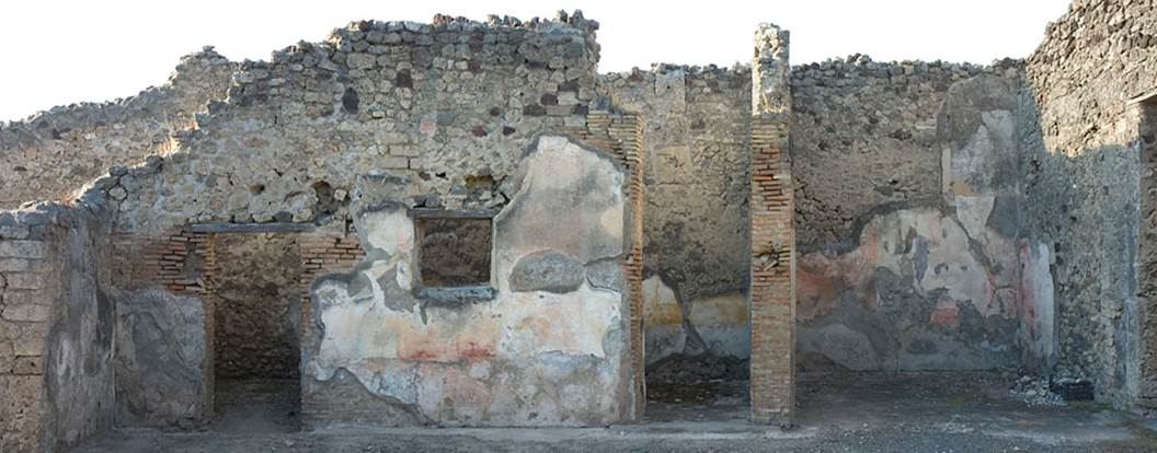 V.1.18 Pompeii. c.2005-2008. North wall and north-west corner of atrium, before restoration. Photo by Hans Thorwid.
Photo courtesy of The Swedish Pompeii Project.
