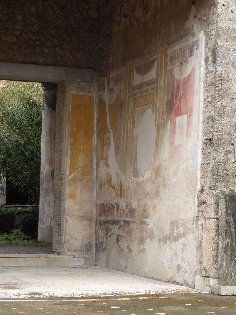 V.1.26 Pompeii. January 2017. Room “i”, looking towards south wall of tablinum.
Foto Annette Haug, ERC Grant 681269 DÉCOR.


