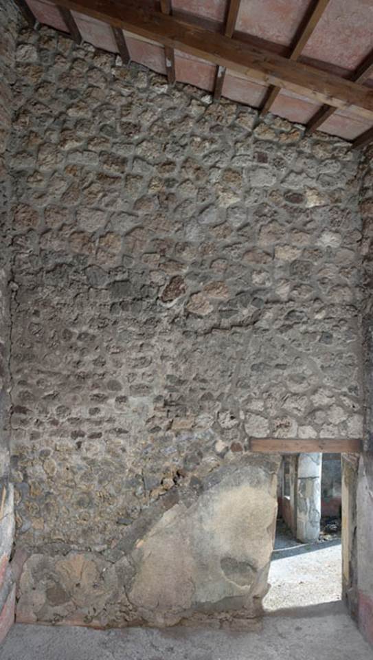 V.1.26 Pompeii. 2012. Room “s”, south wall. Photo by Hans Thorwid.
“South wall in 2012. Restored parts of the wall photographed and merge with the lower part and floor line of earlier photos of 2005-07.”
Photo and words courtesy of The Swedish Pompeii Project.
