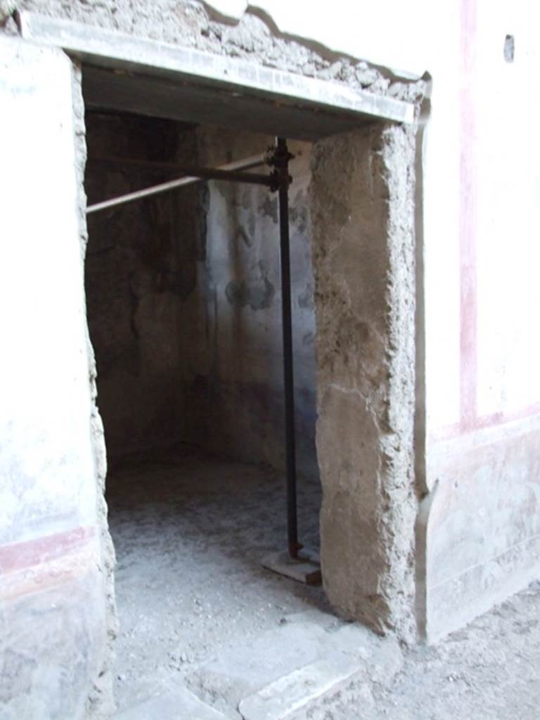 V.2.i Pompeii.  December 2007.  Room 4.