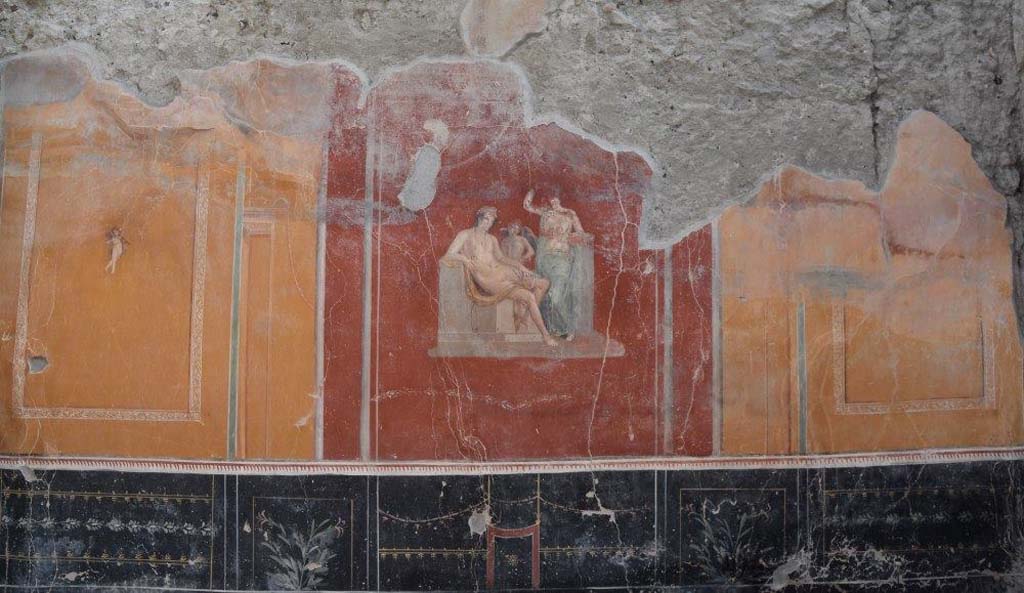 V.3 Pompeii. Casa del Giardino. October 2018. Ambiente 3, east wall. 
In one of the rooms it is decorated with large scenes, almost real megalographies. In one we recognize Venus with a male figure (perhaps Adonis or Paris) and with Eros.

In uno degli ambienti è decorato con scene di grandi dimensioni, quasi vere e proprie megalografie. In una si riconoscono Venere con una figura maschile (forse Adone o Paride) e con Eros.

Photograph © Parco Archeologico di Pompei.
