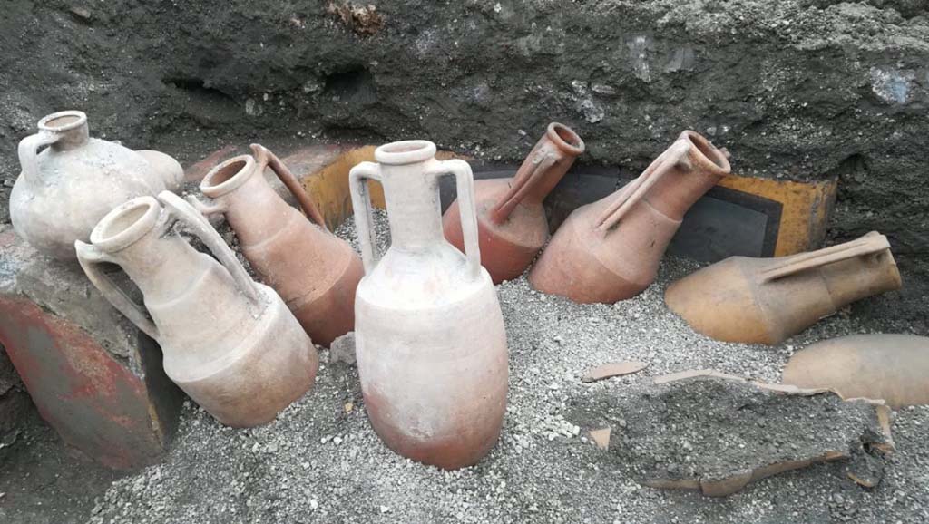 V.3 Pompeii. March 2019. Thermopolium at the crossroads between Vicolo delle Nozze d’Argento and Vicolo dei Balconi. 
The discovery of amphorae located in front of the counter at the moment of excavation.

V.3 Pompei. Marzo 2019. Termopolio all'incrocio tra il Vicolo delle Nozze d'Argento e il Vicolo dei Balconi.
II ritrovamento di anfore paste davanti al bancone, al momento dello scavo.

Photograph © of Parco Archeologico di Pompei.
