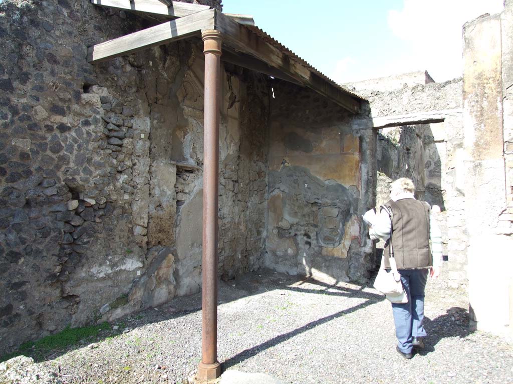 V.4.3 Pompeii. March 2009. West wall of atrium, and north-west corner.