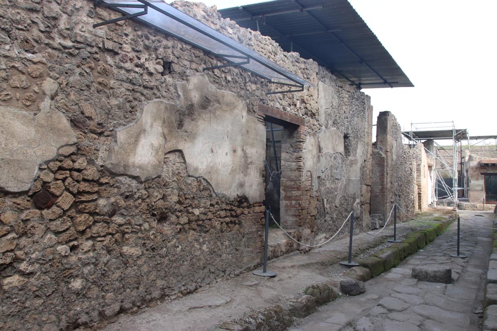 V.7.6 Pompeii. October 2023. 
Looking east along north side of Vicolo delle Nozze d'Argento towards entrance doorway, in centre. Photo courtesy of Klaus Heese.
