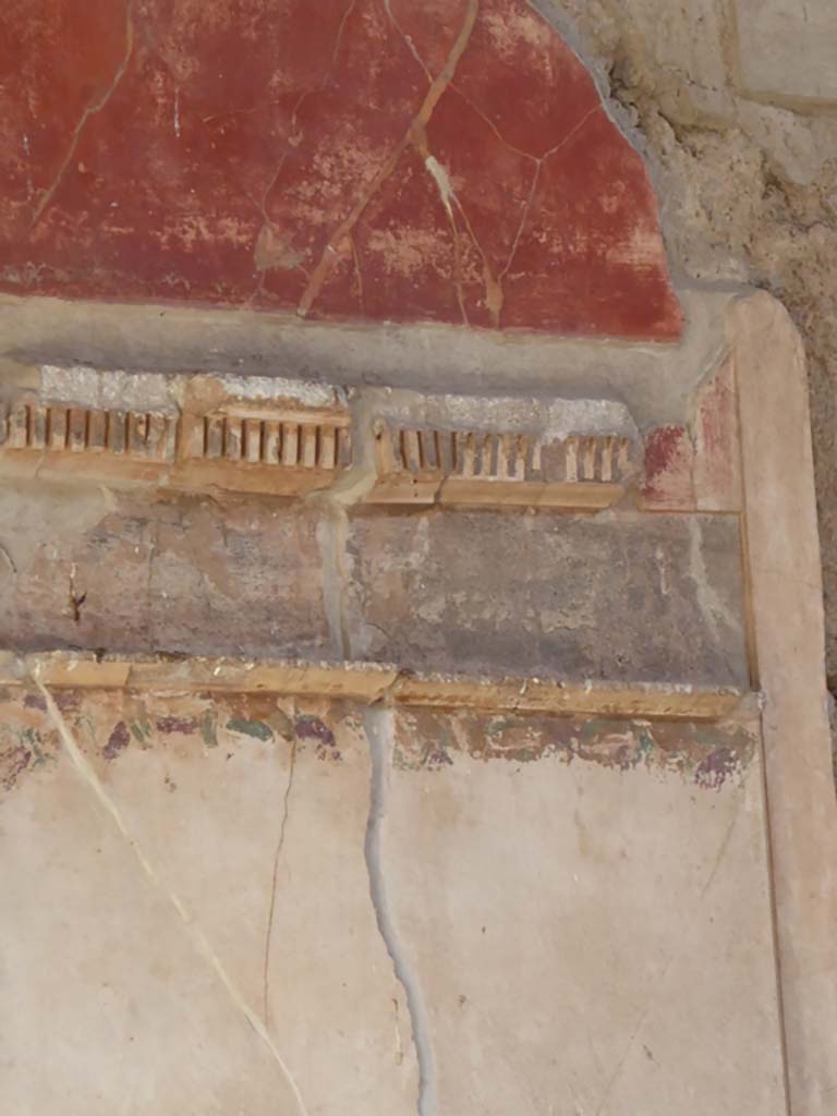 VI.2.4 Pompeii, January 2017. Detail of painted wall decoration on upper north side of atrium.
Foto Annette Haug, ERC Grant 681269 DÉCOR.

