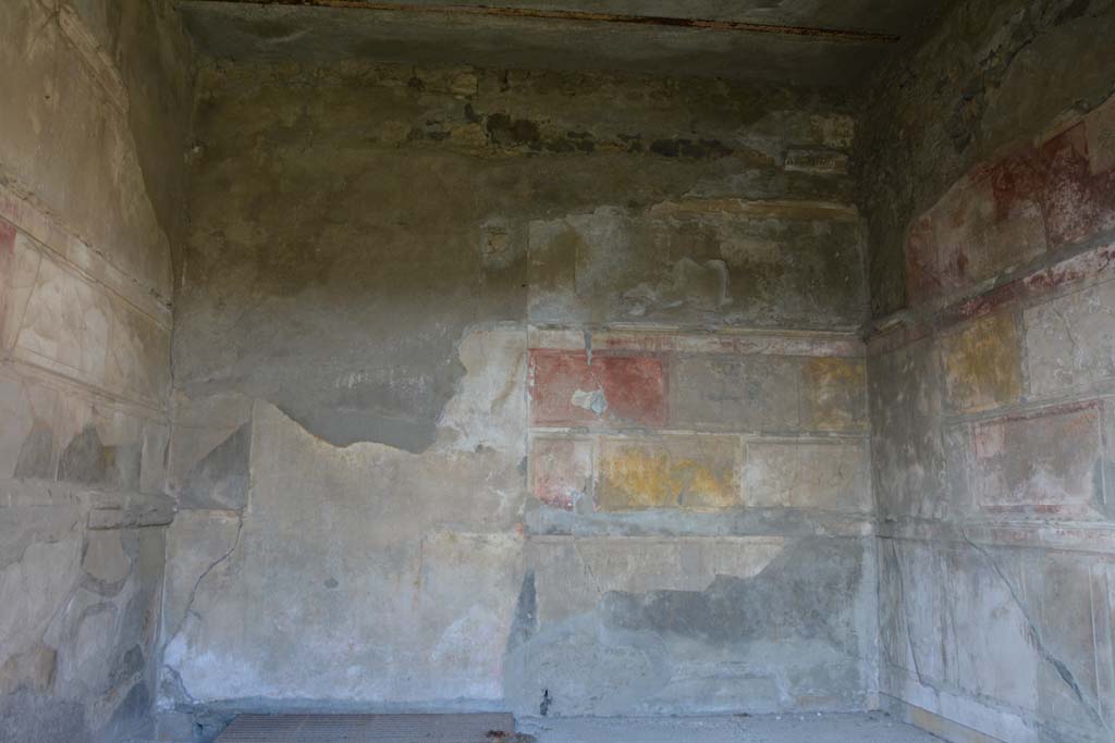 VI.2.4 Pompeii. March 2019. Looking west into oecus.
Foto Annette Haug, ERC Grant 681269 DCOR.
