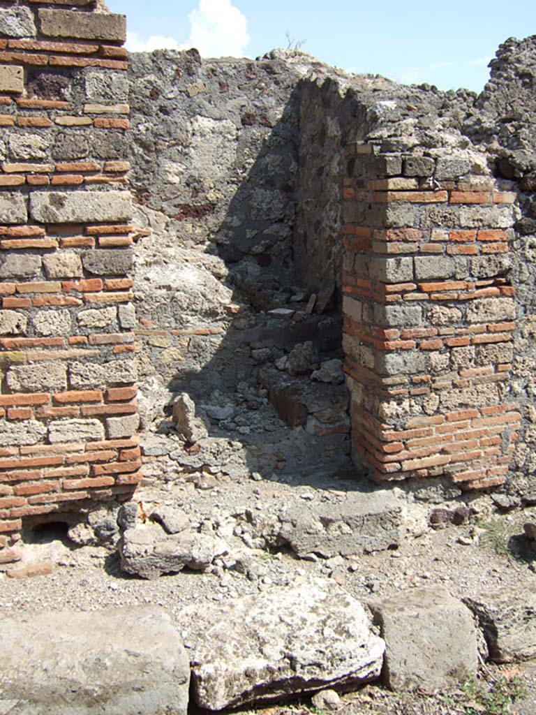 VI.5.11 Pompeii. September 2005. Stairs to an independent dwelling on the upper floor.
