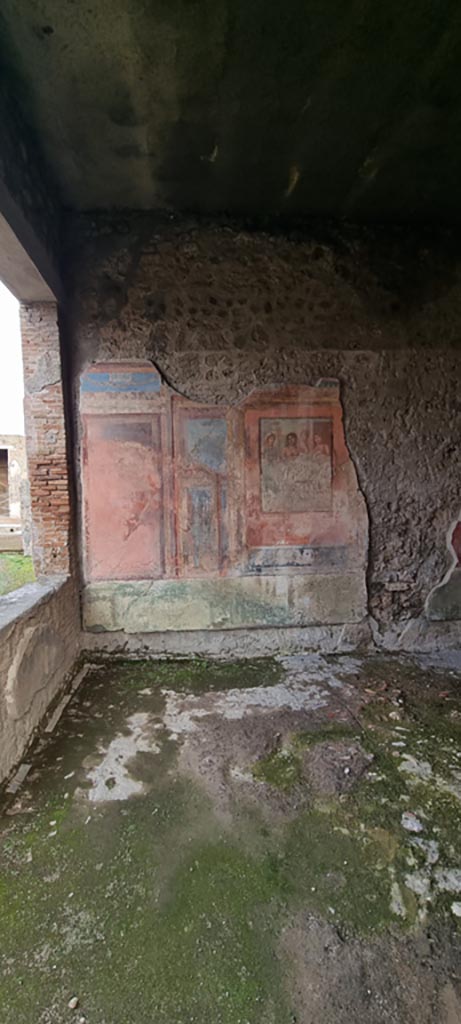 VI.7.18 Pompeii. December 2023.
Looking towards north end of east wall of second oecus.  
Photo courtesy of Miriam Colomer.
