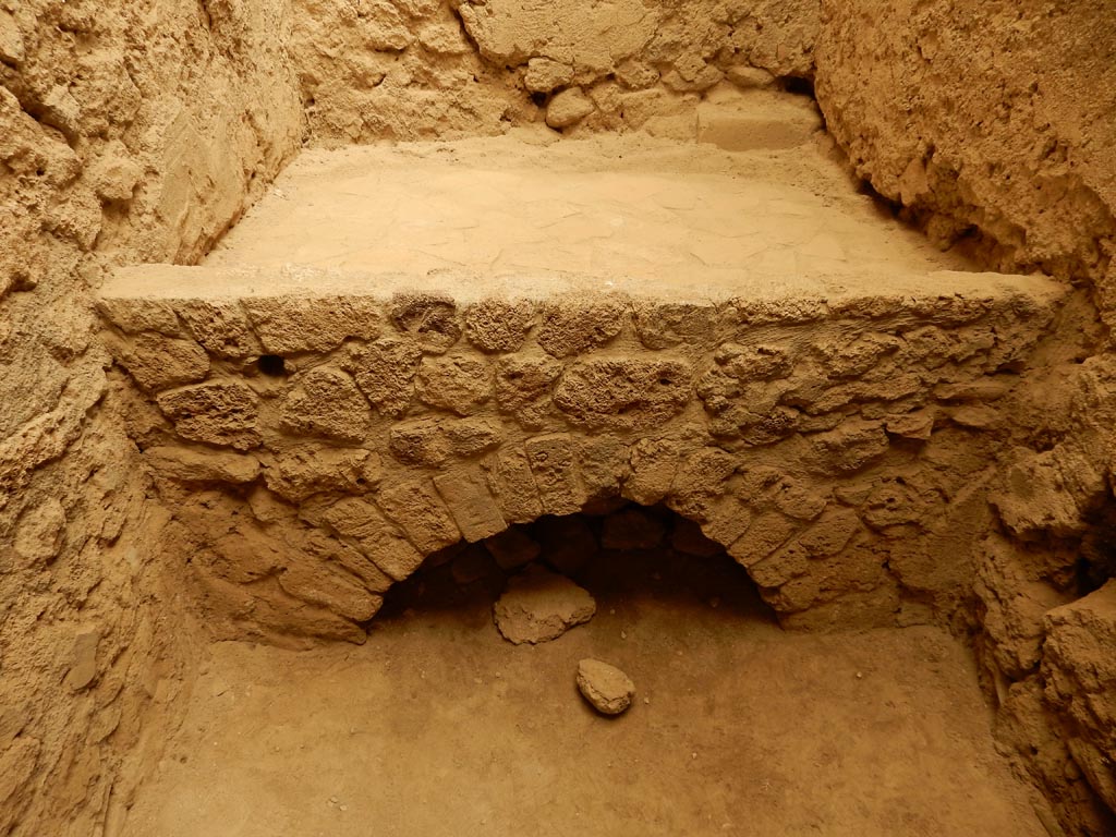 VI.8.3/5 Pompeii. May 2015. Room 13, hearth in kitchen. Photo courtesy of Buzz Ferebee.
