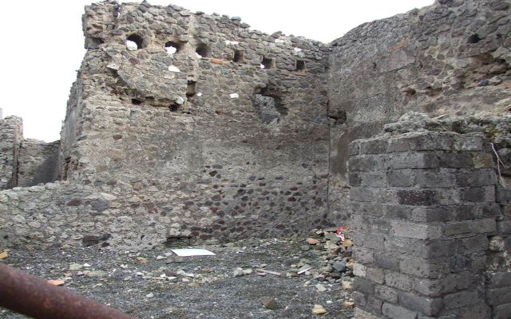 VI.8.20 Pompeii.  December 2007.  Room 18 in south west corner of peristyle near rear entrance at VI.8.2.
