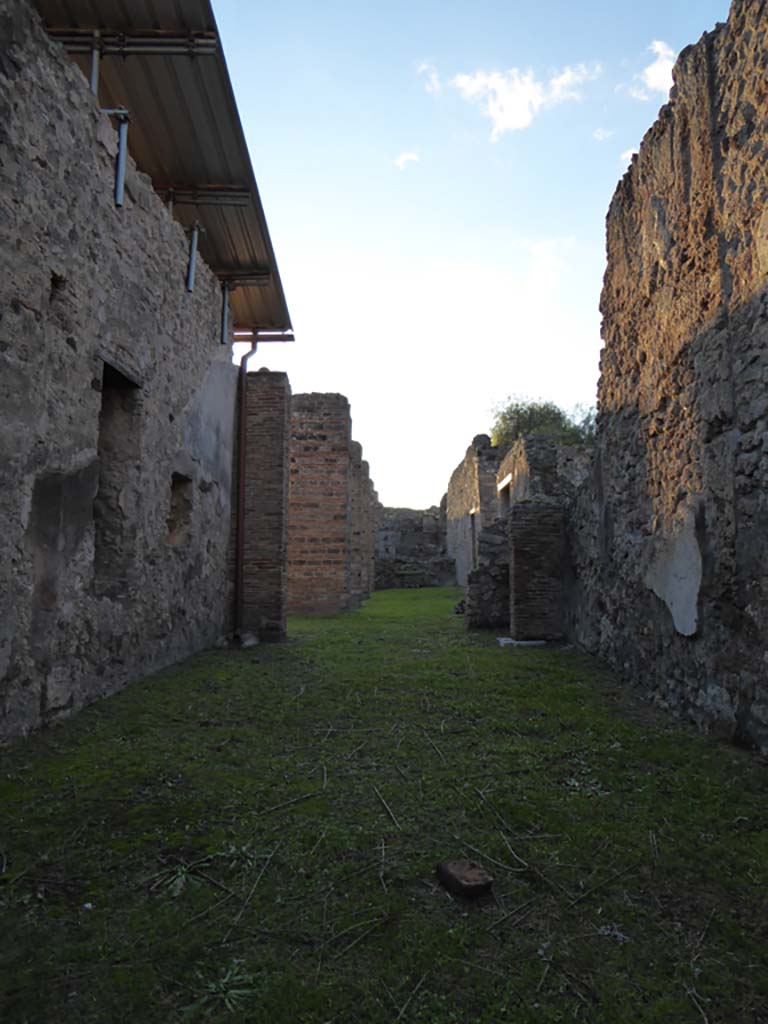 VI.8.20 Pompeii. January 2017. Looking west along entrance corridor.
Foto Annette Haug, ERC Grant 681269 DCOR.
