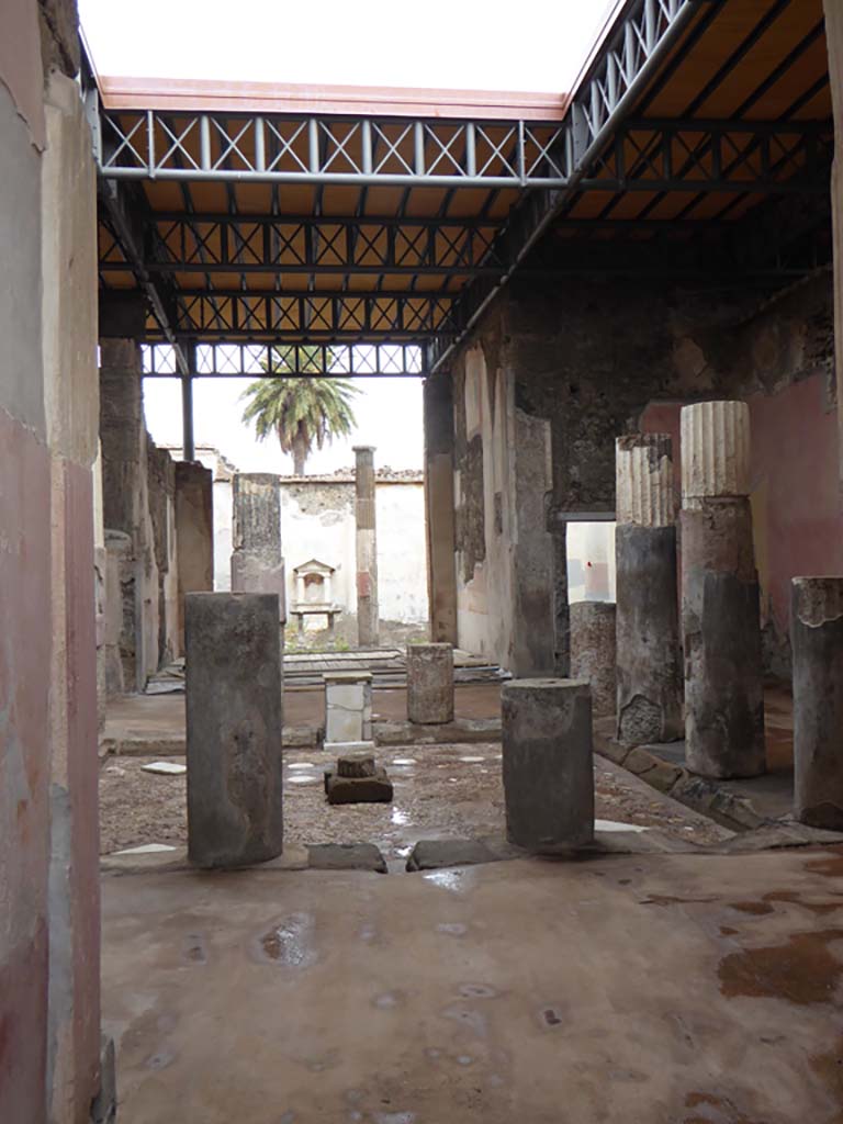 VI.9.7 Pompeii. September 2017. Looking east from entrance corridor, across atrium to garden.
Foto Annette Haug, ERC Grant 681269 DÉCOR.
