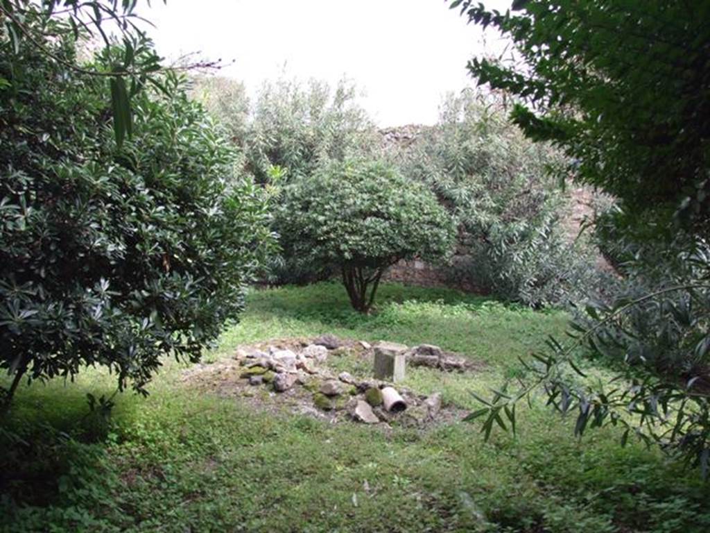 VI.10.11 Pompeii. March 2009. Room 17, remains of triclinium in centre of garden.  