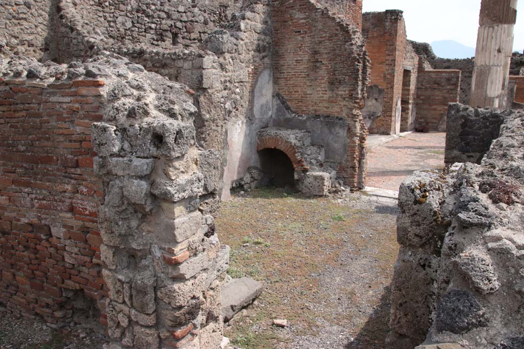 VI.12.2 Pompeii. September 2021.  
Room 17 at south end of corridor on east side. On the right is a doorway into the north side of the atrium of VI.12.5.
Photo courtesy of Klaus Heese.
