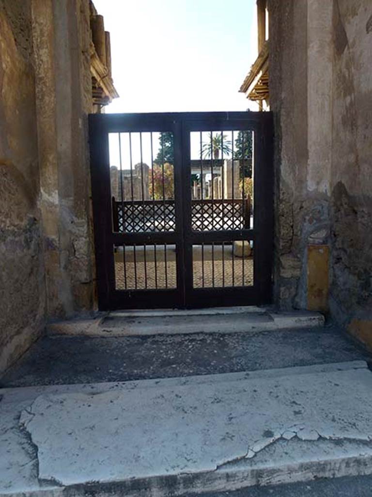 VI.12.2 Pompeii. June 2012. Looking north through entrance doorway. Photo courtesy of Michael Binns.
