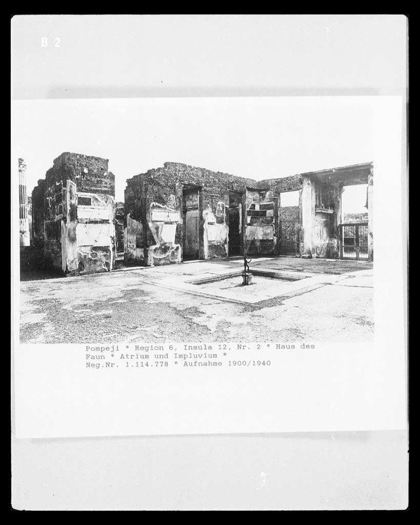 VI.12.2 Pompeii. 1920-1939? 
Looking south-east across atrium, east ala 30, on left, and doorway to west ala 11 of VI.12.5, centre left, followed by two cubicula, 10 and 28. 
Photo © Bildarchiv Foto Marburg / Foto: unbekannt; Aufn.-Datum: um 1920/1939? Aufnahme-Nr. 1.114.778 (Vorschaubild)

