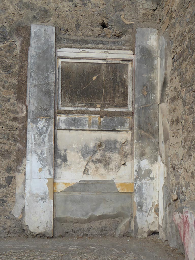 VI.12.2 Pompeii. September 2017. Middle Peristyle, west wall in north-west corner.
Foto Annette Haug, ERC Grant 681269 DÉCOR.

