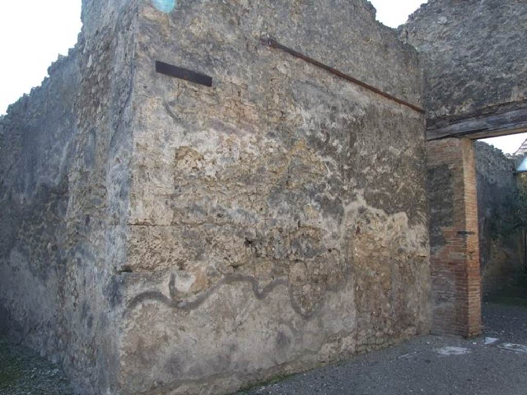 VI.14.20  Pompeii.  March 2009.    Room 4.  Tablinum.  South wall.