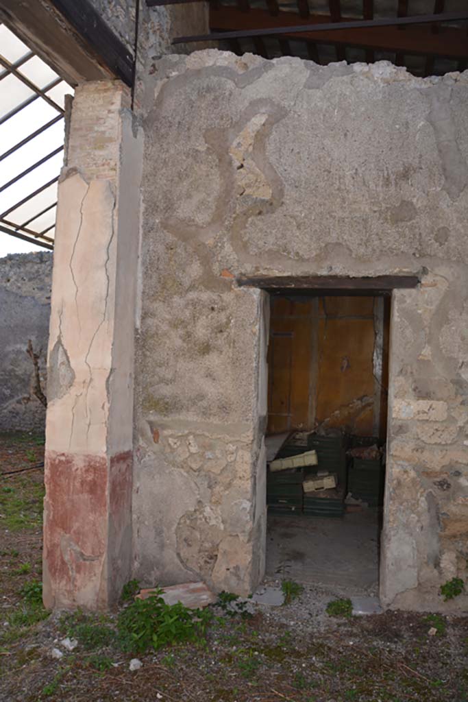 VI.14.20 Pompeii. October 2019. Looking south towards doorway to room 13.
Foto Annette Haug, ERC Grant 681269 DCOR.
