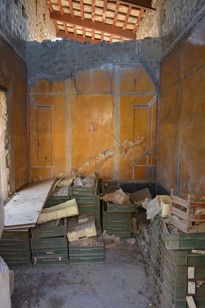 VI.14.20 Pompeii. October 2019. Room 13, looking towards south wall from doorway.
Foto Annette Haug, ERC Grant 681269 DCOR.
