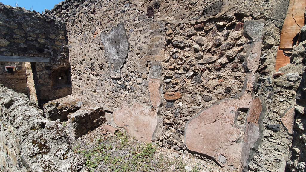 VI.14.36 Pompeii. July 2021. Looking towards north-west corner of kitchen and north wall. 
Foto Annette Haug, ERC Grant 681269 DÉCOR
