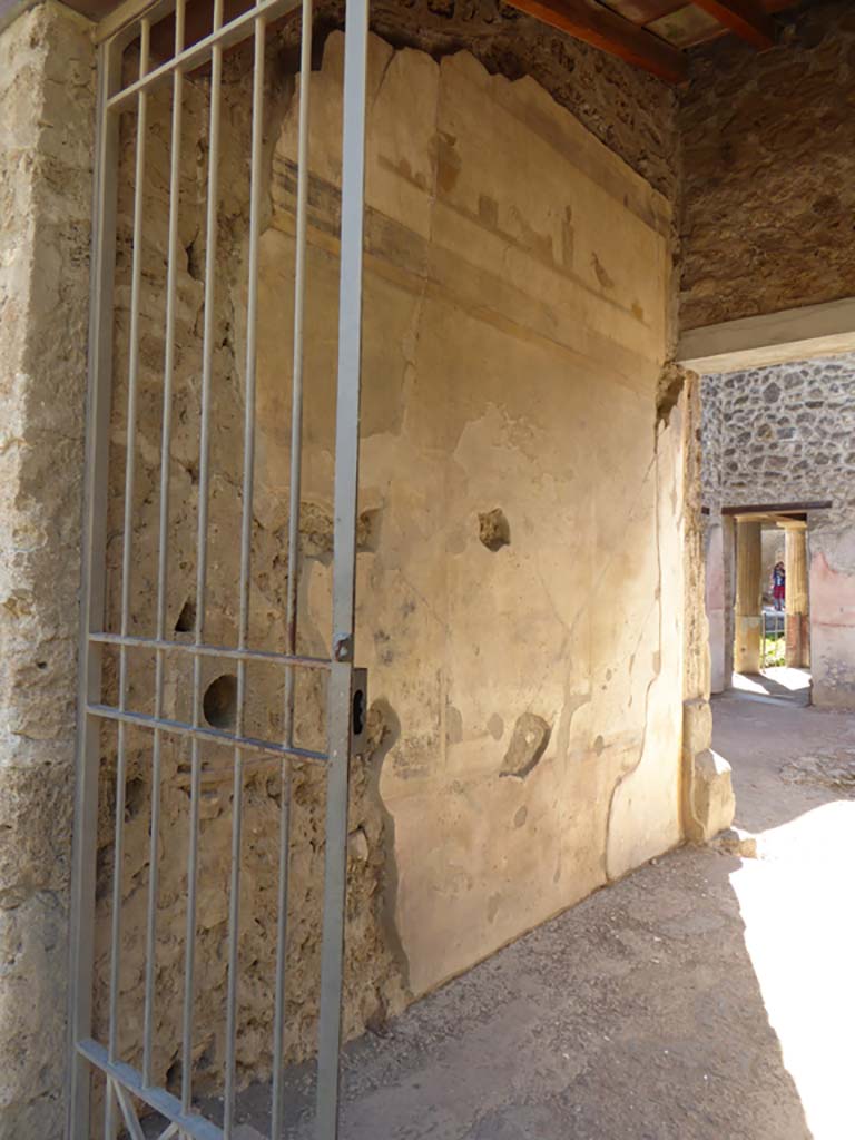 VI.16.7 Pompeii. September 2015. Looking west along south wall of entrance A, corridor/fauces.
Foto Annette Haug, ERC Grant 681269 DCOR.

