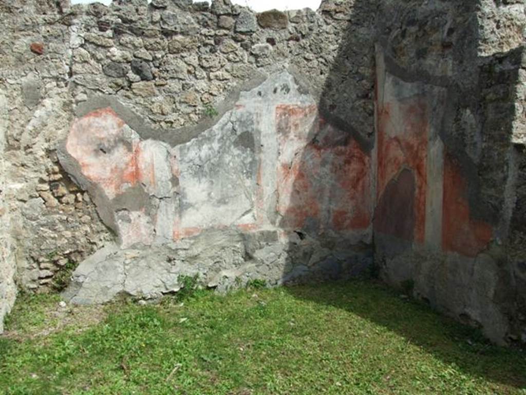 VI.16.32 Pompeii.  March 2009.  Room 3, South east corner.