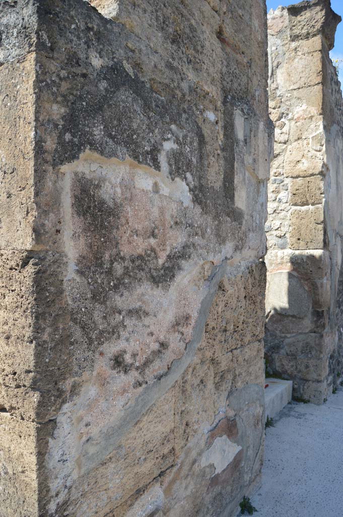 VI.17.32 Pompeii. March 2019. Looking north towards south side of entrance doorway.
Foto Taylor Lauritsen, ERC Grant 681269 DCOR.

