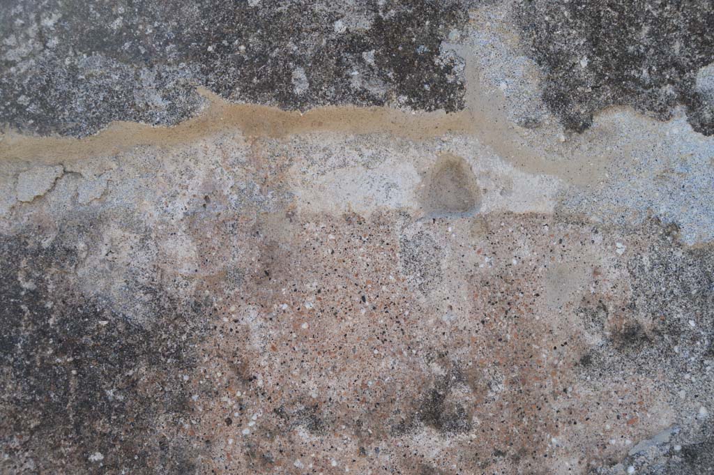 VI.17.32 Pompeii. March 2019. Detail from south side front faade.
Foto Taylor Lauritsen, ERC Grant 681269 DCOR.
