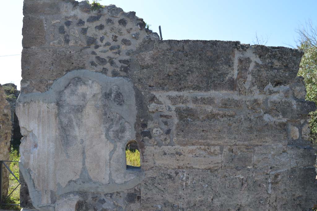 VI.17.32 Pompeii. March 2019. Looking west to front faade on north side of entrance doorway.
Foto Taylor Lauritsen, ERC Grant 681269 DCOR.

