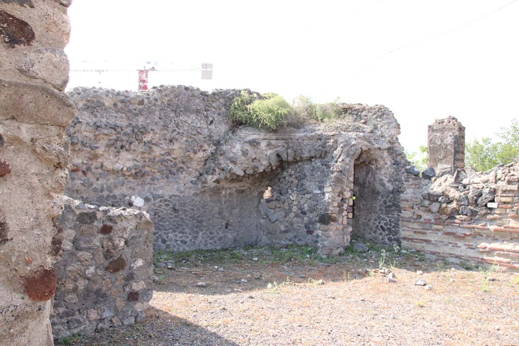 VI.17.32 Pompeii. September 2021. Looking south-west across atrium. Photo courtesy of Klaus Heese 