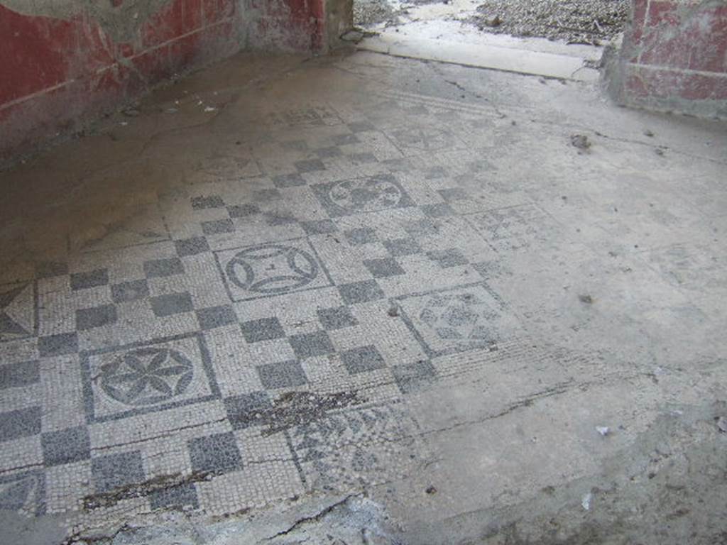 VI.17.36 Pompeii. May 2006. Taken from VI.17.41. Looking east towards doorway in east wall. Mosaic floor of eastern cubiculum of VI.17.36 on south side of peristyle.

