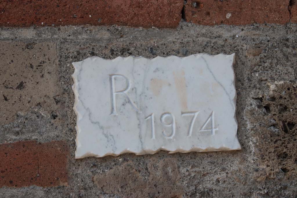 VI.17.42 Pompeii. September 2021. 
Plaque outside entrance doorway (R 1974), previously restored in 1974. Photo courtesy of Klaus Heese.

