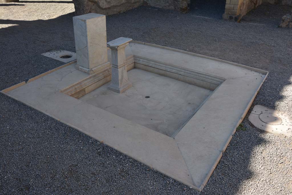 VII.1.25 Pompeii. October 2019. Looking north-west across impluvium in atrium.
Foto Annette Haug, ERC Grant 681269 DÉCOR.
