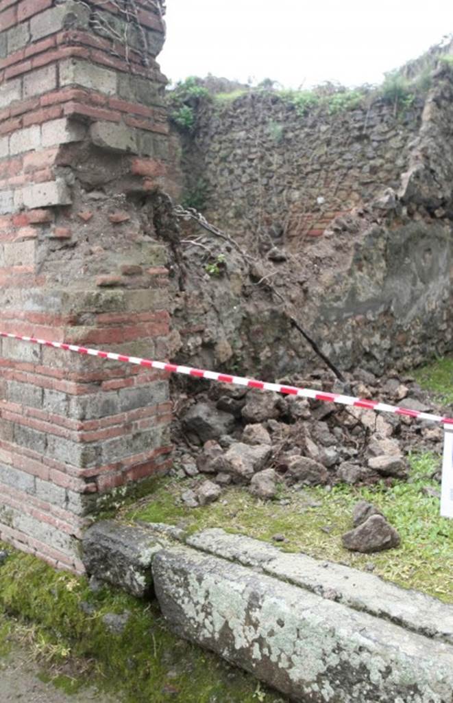 VII.2.1 Pompeii. December 2010. Looking south from VII.2.2. across remains of wall.