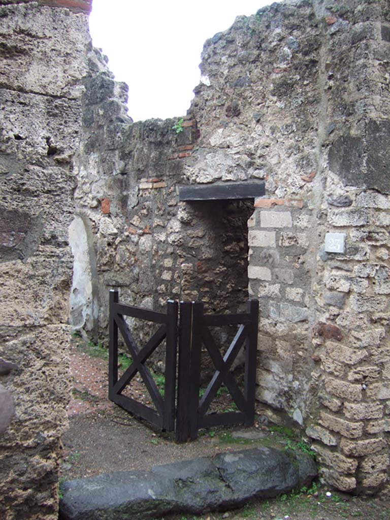 VII.2.23 Pompeii. December 2005. Entrance.