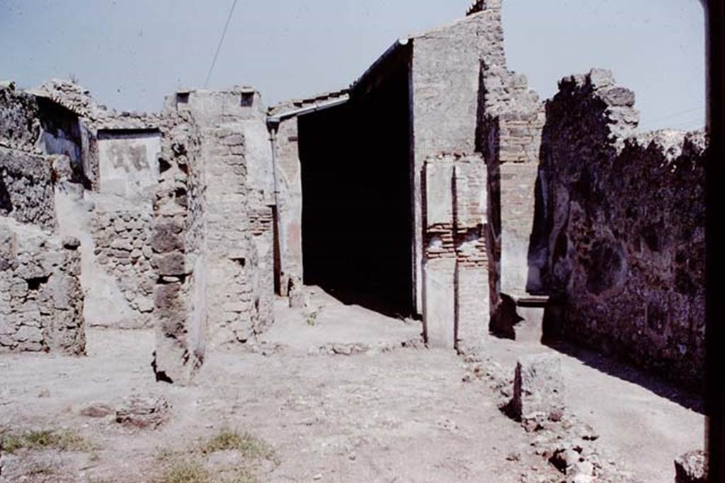 VII.2.25 Pompeii. 1966. Looking east across atrium area with portico towards garden area. 
Photo by Stanley A. Jashemski.
Source: The Wilhelmina and Stanley A. Jashemski archive in the University of Maryland Library, Special Collections (See collection page) and made available under the Creative Commons Attribution-Non Commercial License v.4. See Licence and use details.
J66f1008

