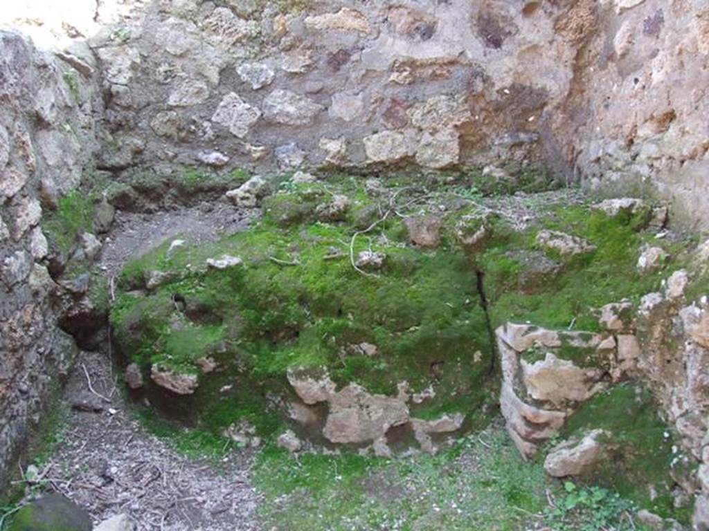 VII.2.28 Pompeii. March 2009.  Stone bed.