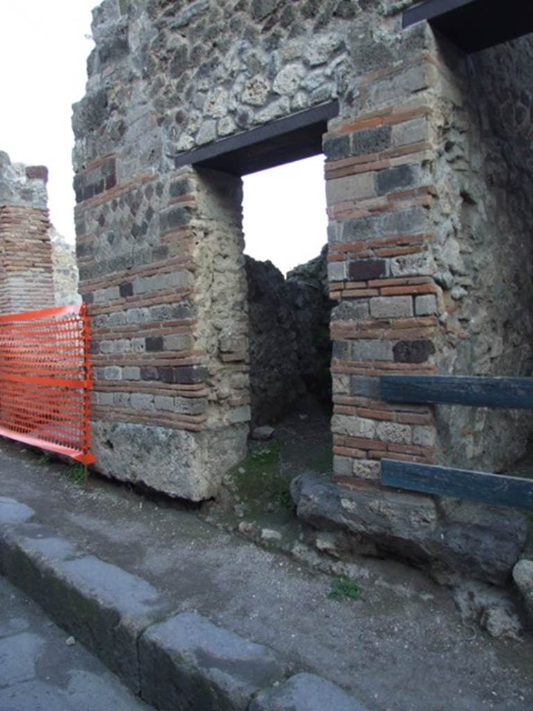 VII.2.28 Pompeii.  December 2007. Entrance.