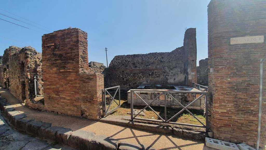 VII.2.32 Pompeii. July 2021. Looking towards east side of Vicolo Storto with entrance doorway.
Foto Annette Haug, ERC Grant 681269 DCOR.
