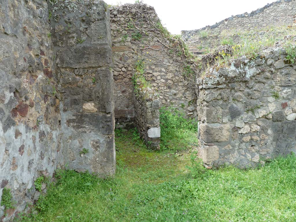 VII.2.35 Pompeii. May 2010. South-west corner of atrium. Looking west.