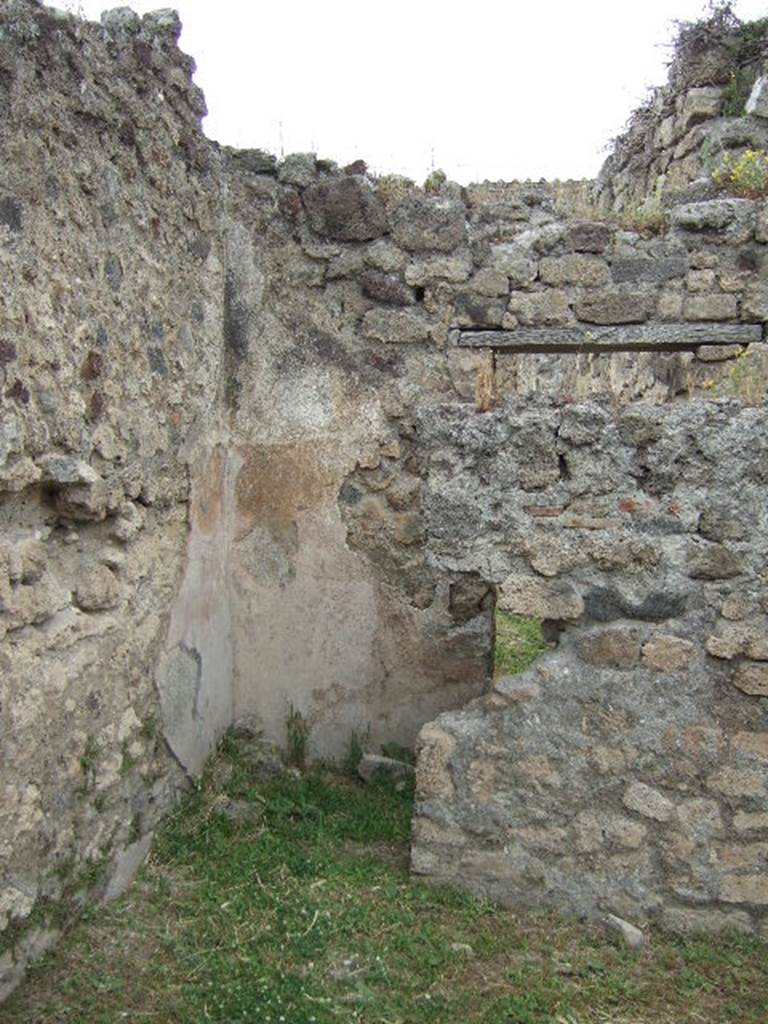 VII.2.39 Pompeii. May 2006. Doorway to latrine in north-west corner of shop.