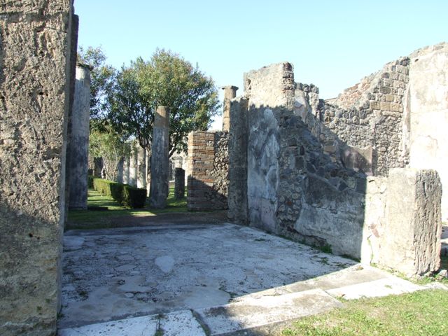 VII.4.31/51 Pompeii. September 2019. 
Looking north across room 23 towards north peristyle, and doorway onto Via della Fortuna at VII.4.51.
Foto Annette Haug, ERC Grant 681269 DÉCOR
