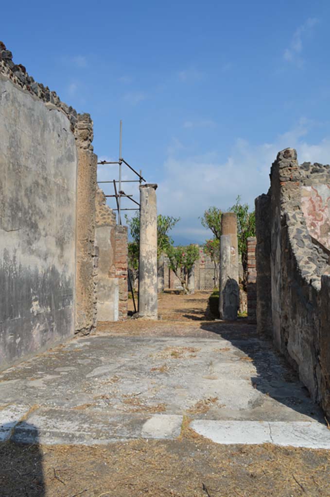 VII.4.31 Pompeii. March 2009. Room 23, tablinum, east wall. This wall used to show another painting of the weeping Ariadne watching as Theseus sails away.