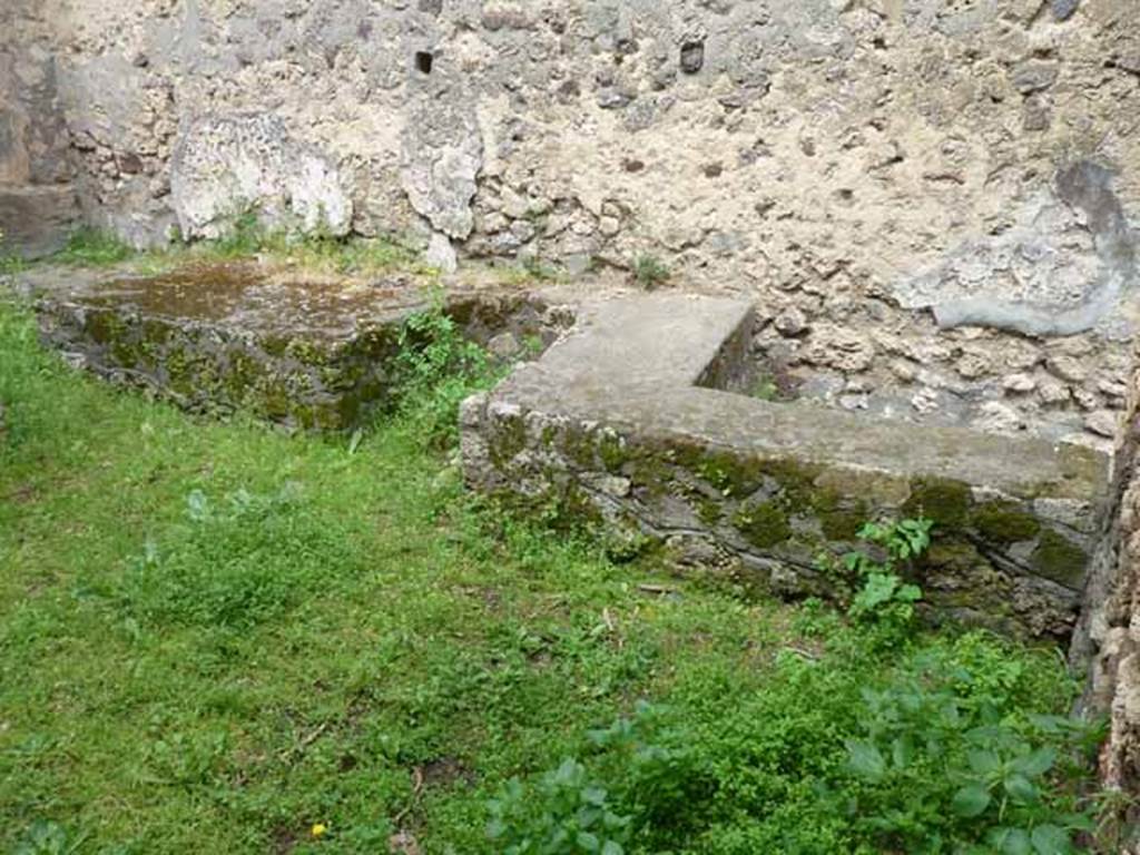 VII.4.39 Pompeii. May 2010. Water basin, tank or vat in workshop. Looking north-west.