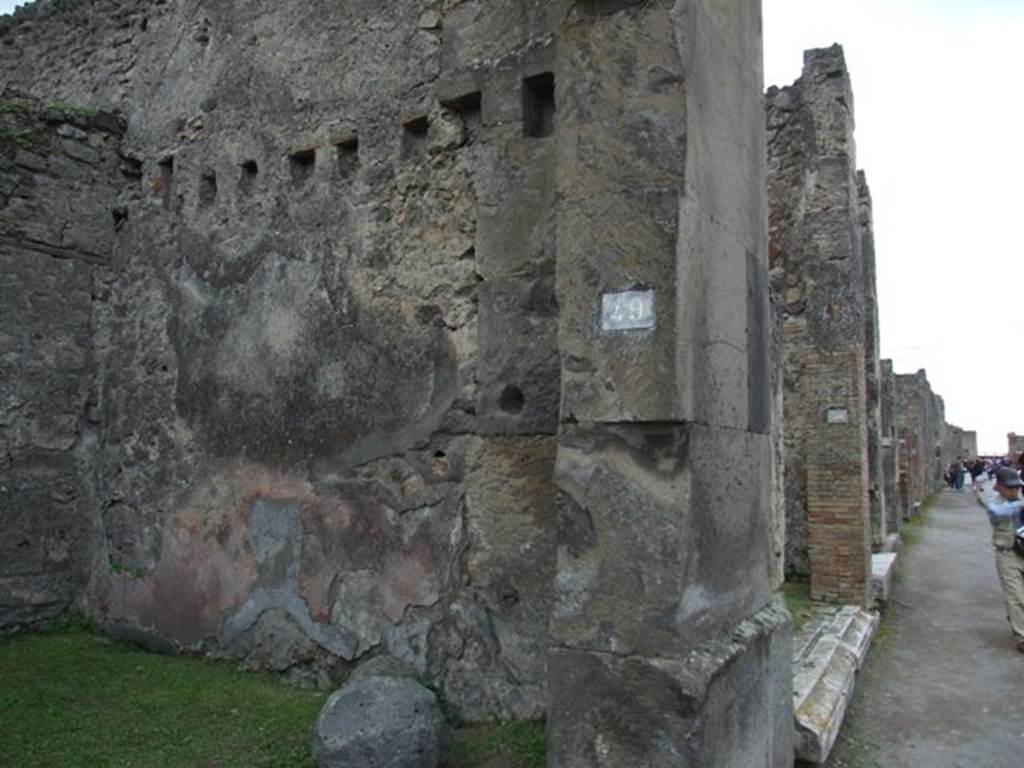 VII.4.49 Pompeii. March 2009. West wall, looking west along Via della Fortuna.
Graffito found painted on the pilaster between VII.4.49 and 50 

[]  Aqutium  []
d(uum)v(irum)  v(irum)  [b(onum) [...]       [CIL IV 2]
See Varone, A. and Stefani, G., 2009. Titulorum Pictorum Pompeianorum, Rome: Lerma di Bretschneider, (p. 357 & Tav. XXIXc)
See Epigraphik-Datenbank Clauss/Slaby (See www.manfredclauss.de)

Also found in June 1833, outside VII.4.49 was 

M(arcum)  Cerrinium     [CIL IV 288]

See Pagano, M. and Prisciandaro, R., 2006. Studio sulle provenienze degli oggetti rinvenuti negli scavi borbonici del regno di Napoli. Naples: Nicola Longobardi.  (p. 148)

